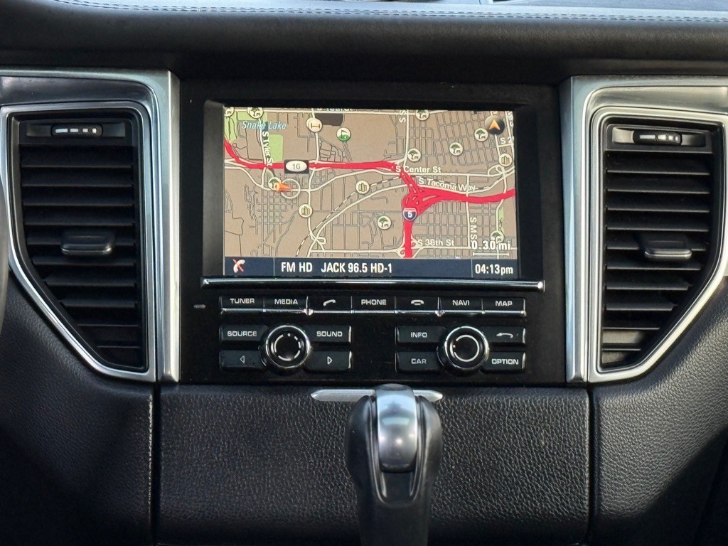 2015 Porsche Macan Image 15