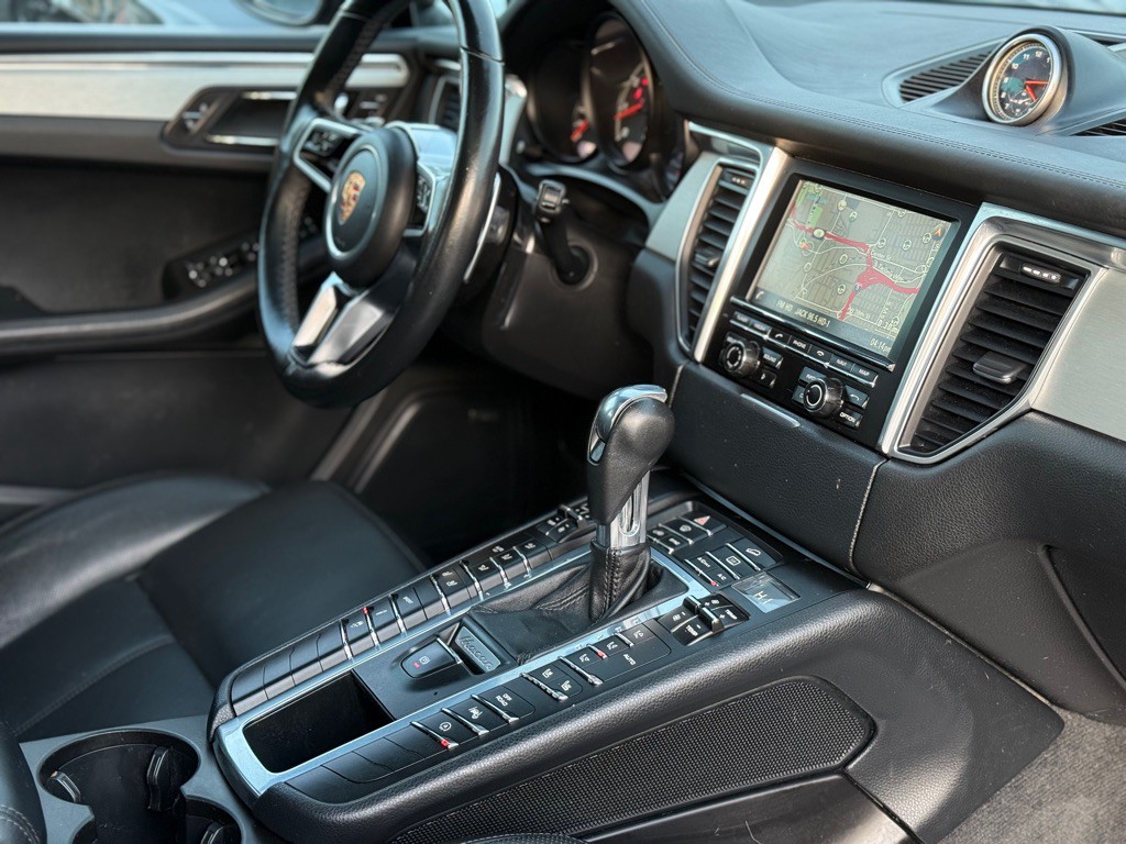 2015 Porsche Macan Image 19