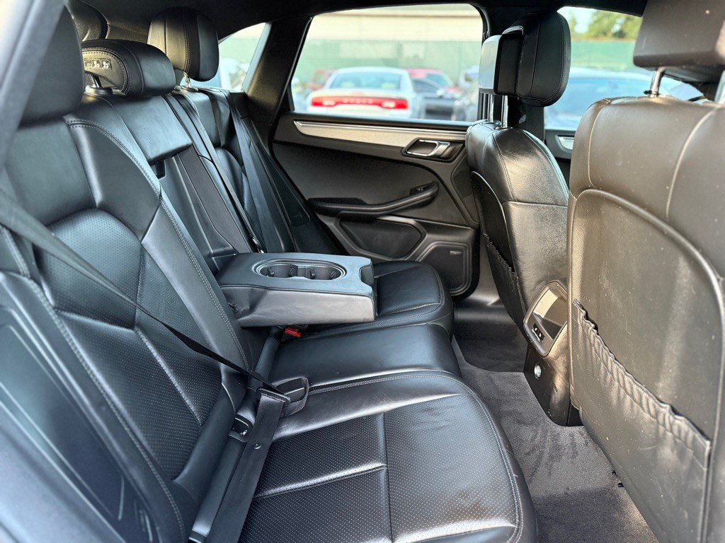 2015 Porsche Macan Image 21