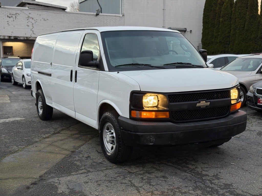 2016 Chevrolet Express Image 2