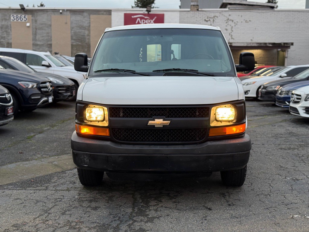 2016 Chevrolet Express Image 3
