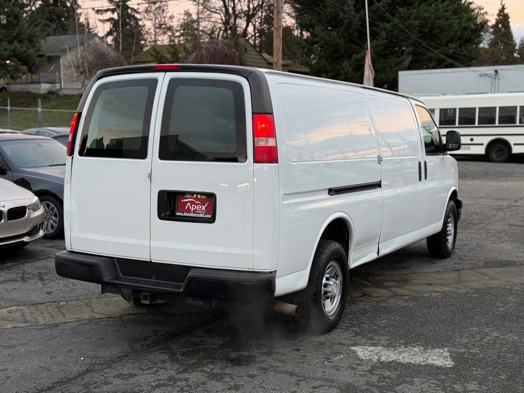 2016 Chevrolet Express Image 5