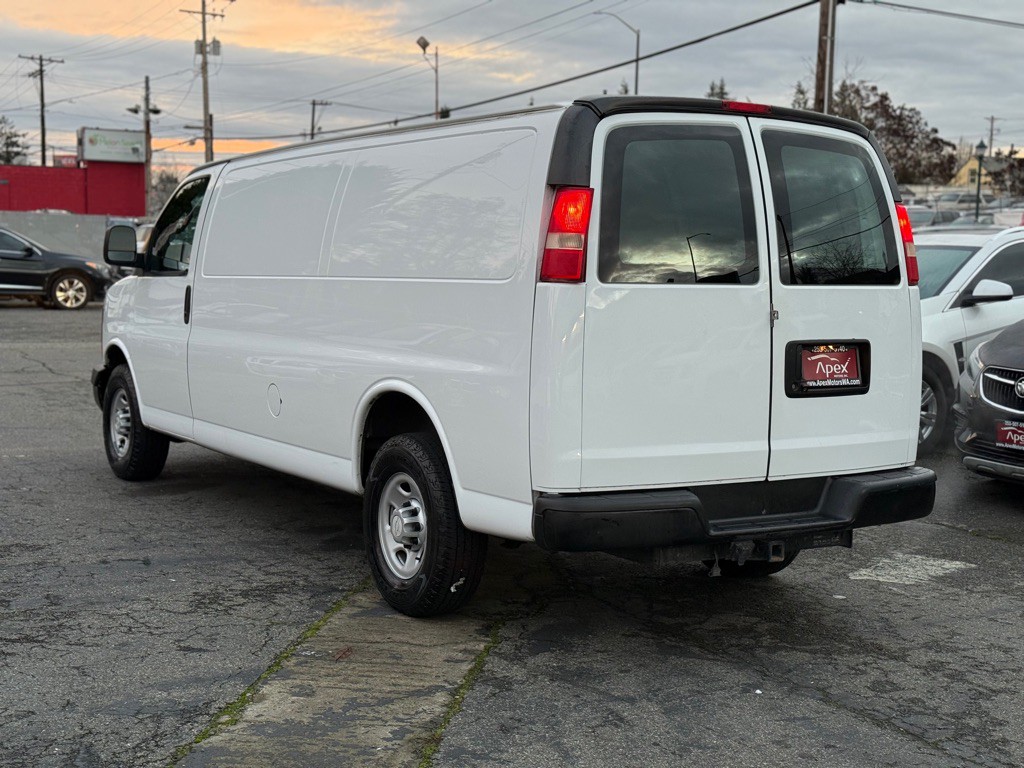 2016 Chevrolet Express Image 6