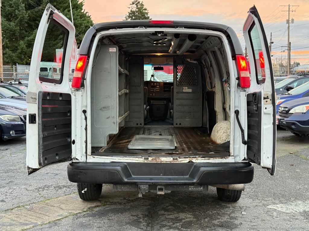 2016 Chevrolet Express Image 8