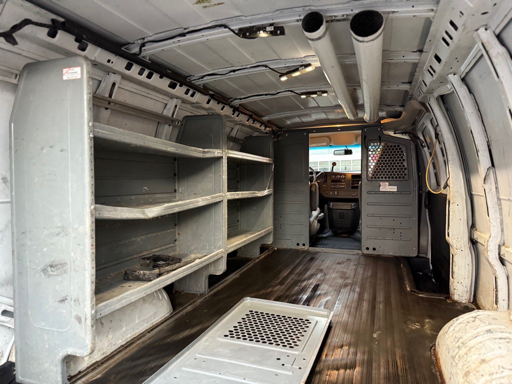 2016 Chevrolet Express Image 9