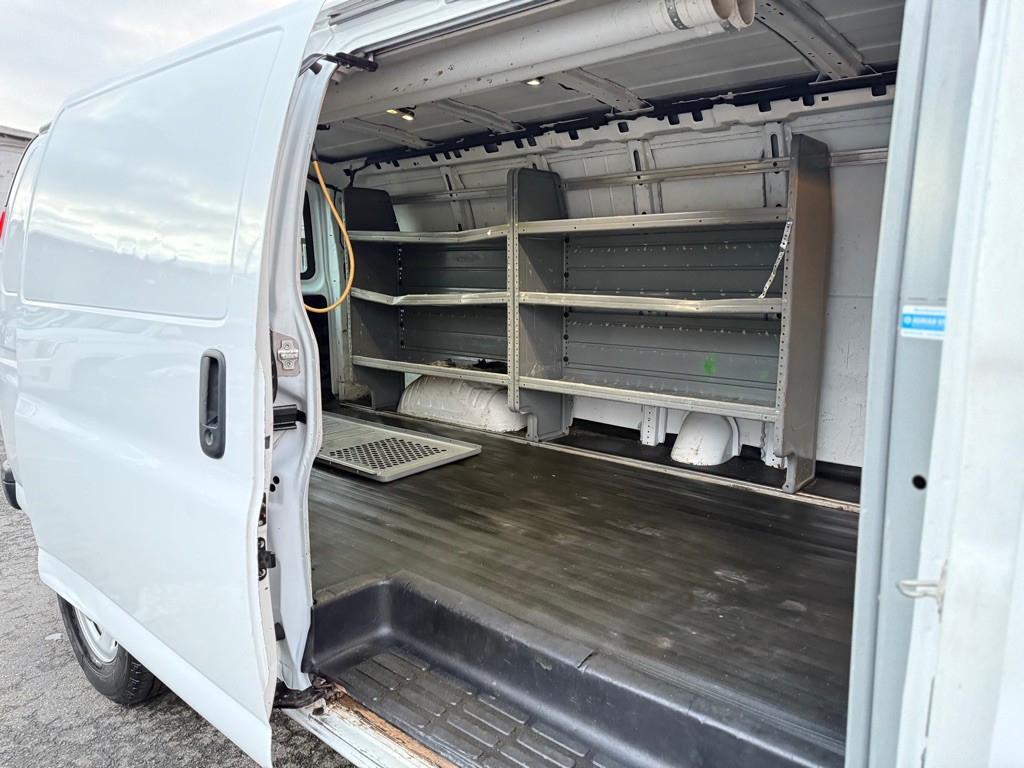 2016 Chevrolet Express Image 10