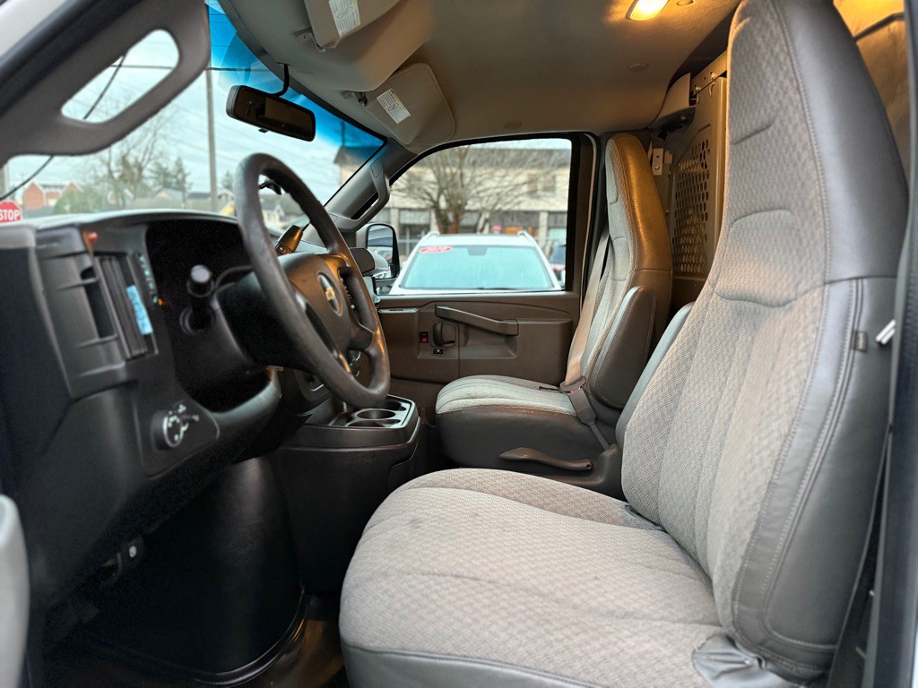 2016 Chevrolet Express Image 13