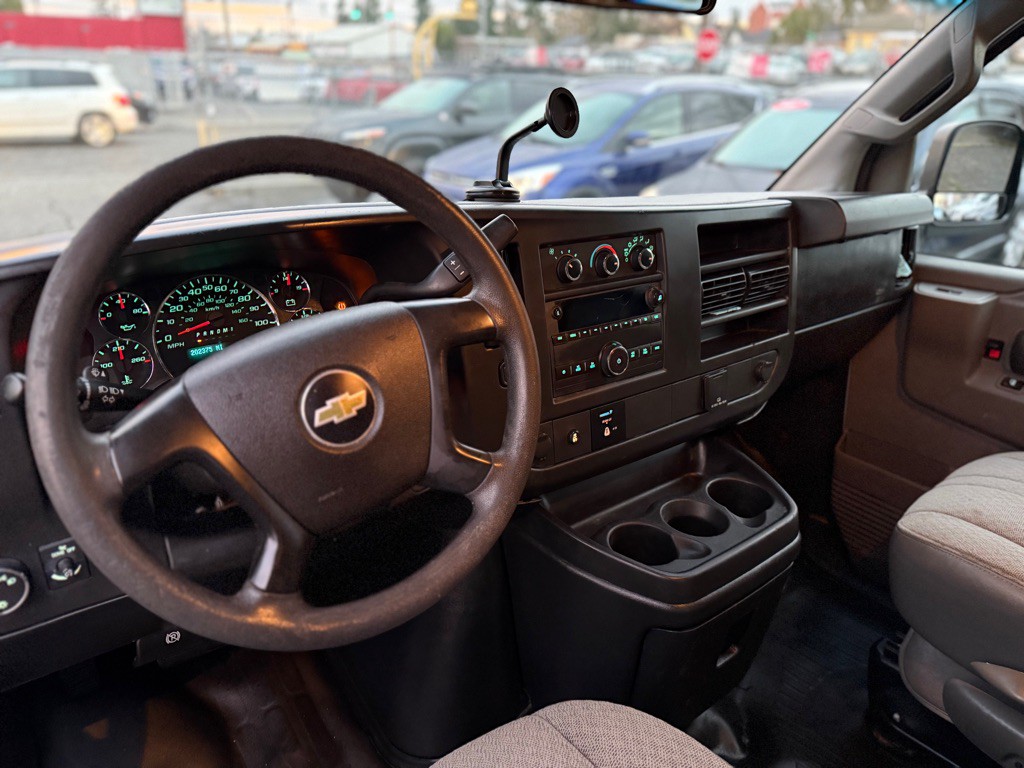 2016 Chevrolet Express Image 14