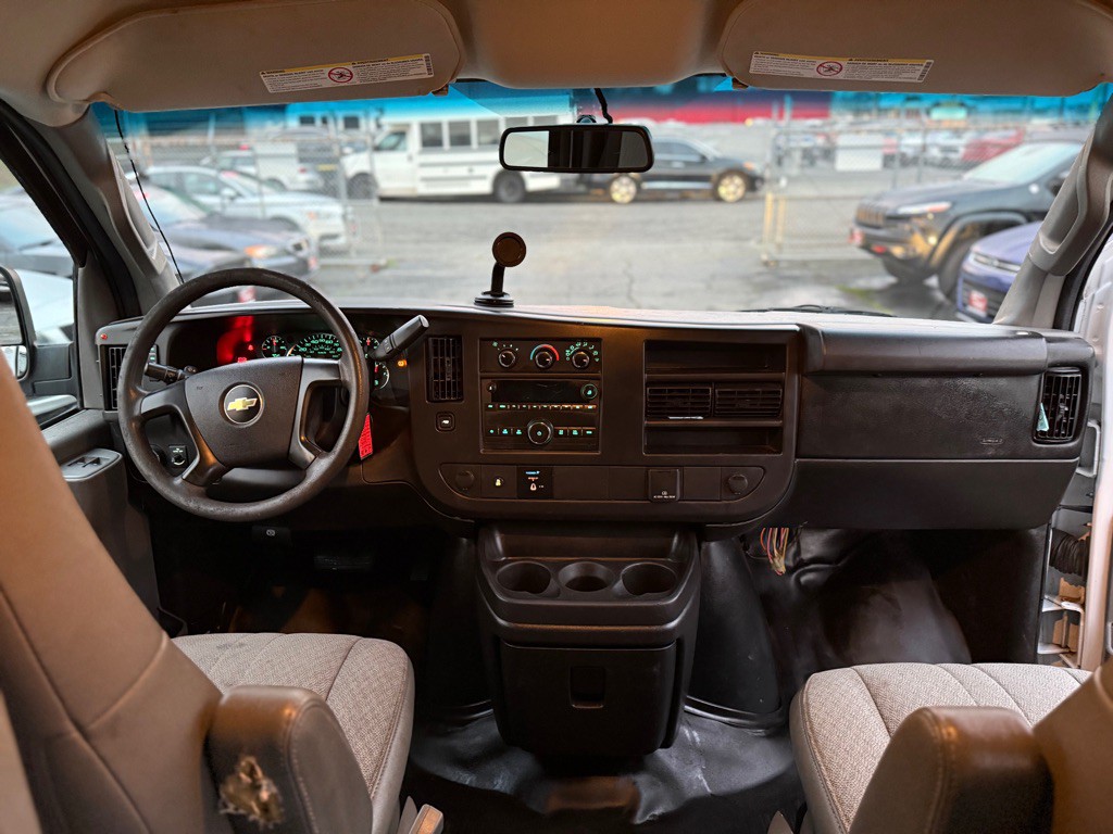 2016 Chevrolet Express Image 18