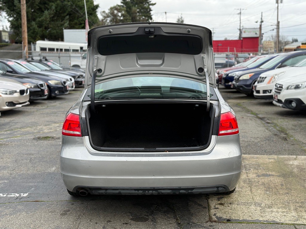 2012 Volkswagen Passat Image 8