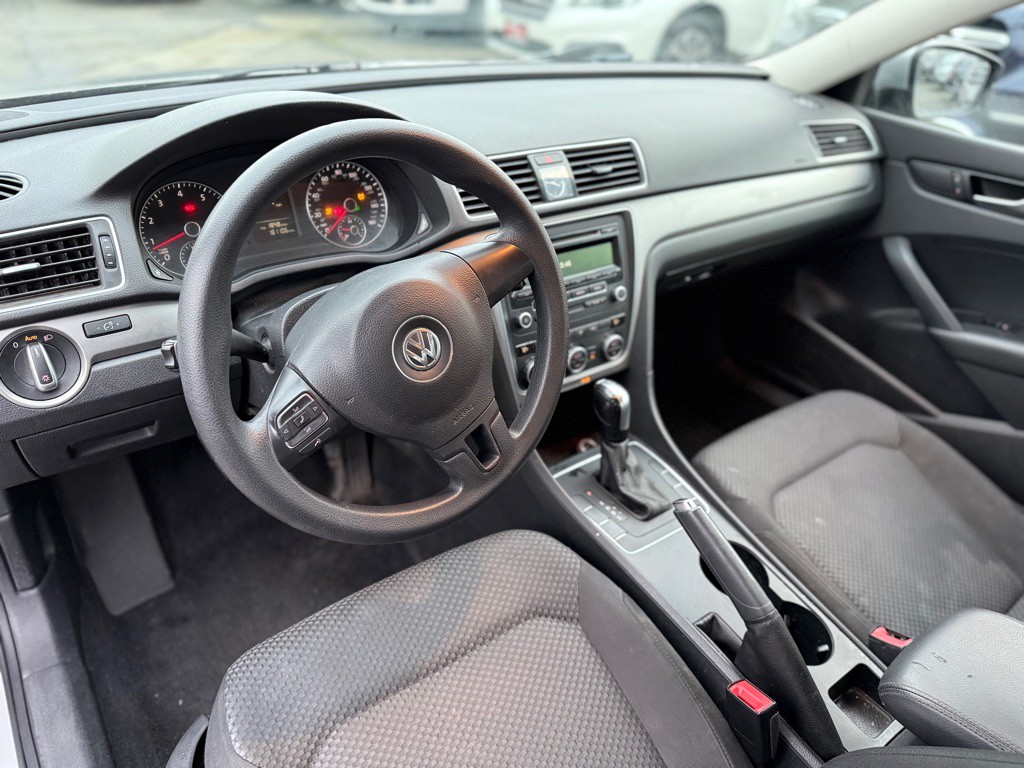 2012 Volkswagen Passat Image 11