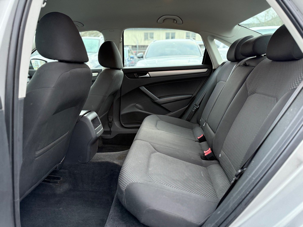 2012 Volkswagen Passat Image 12