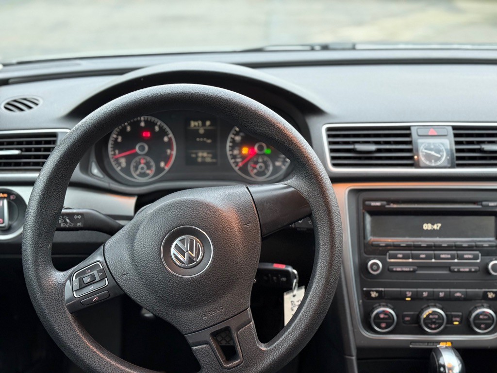2012 Volkswagen Passat Image 14