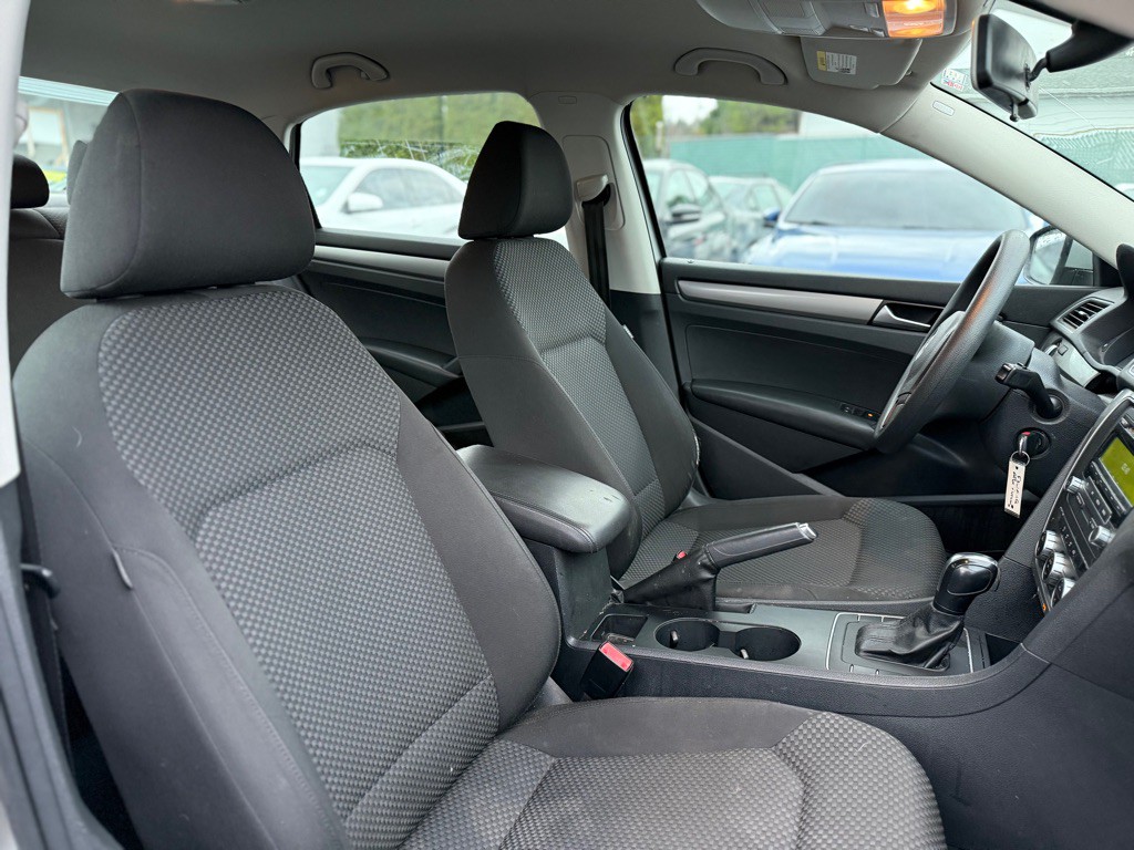 2012 Volkswagen Passat Image 16