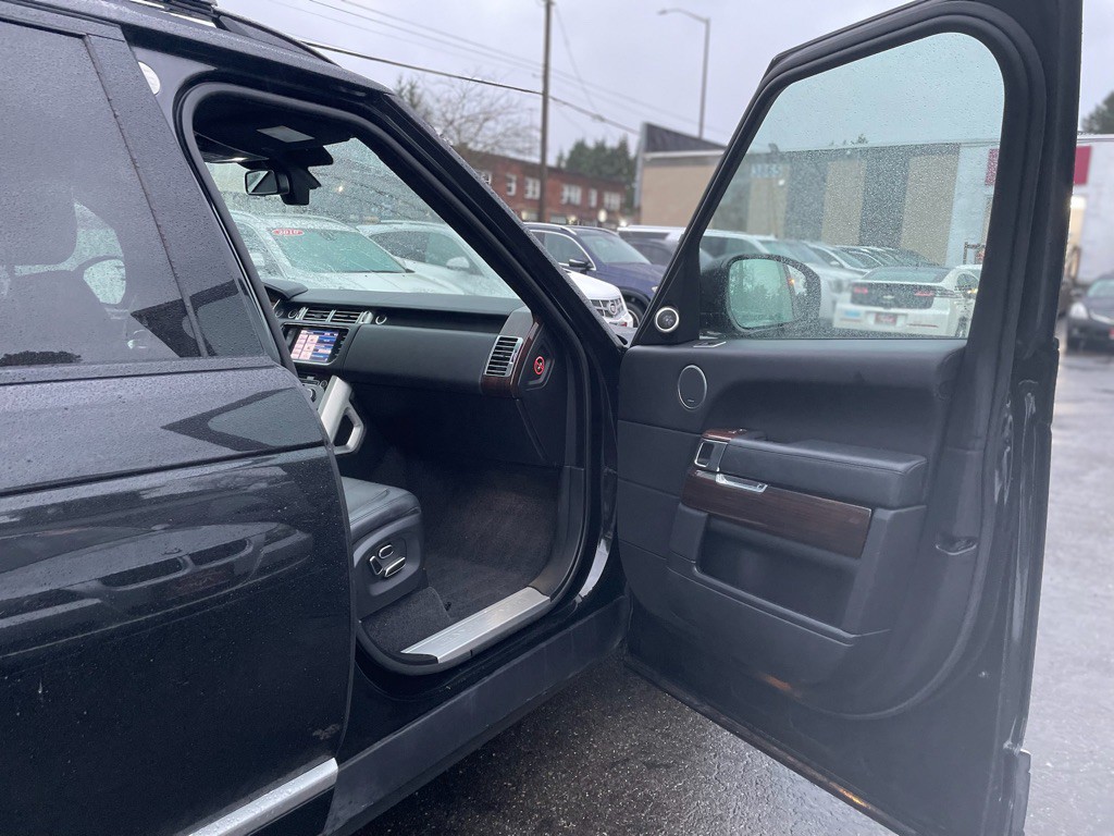 2013 Land Rover Range Rover Image 17