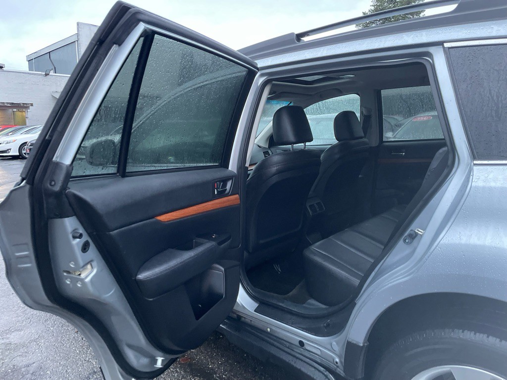 2013 Subaru Outback Image 10