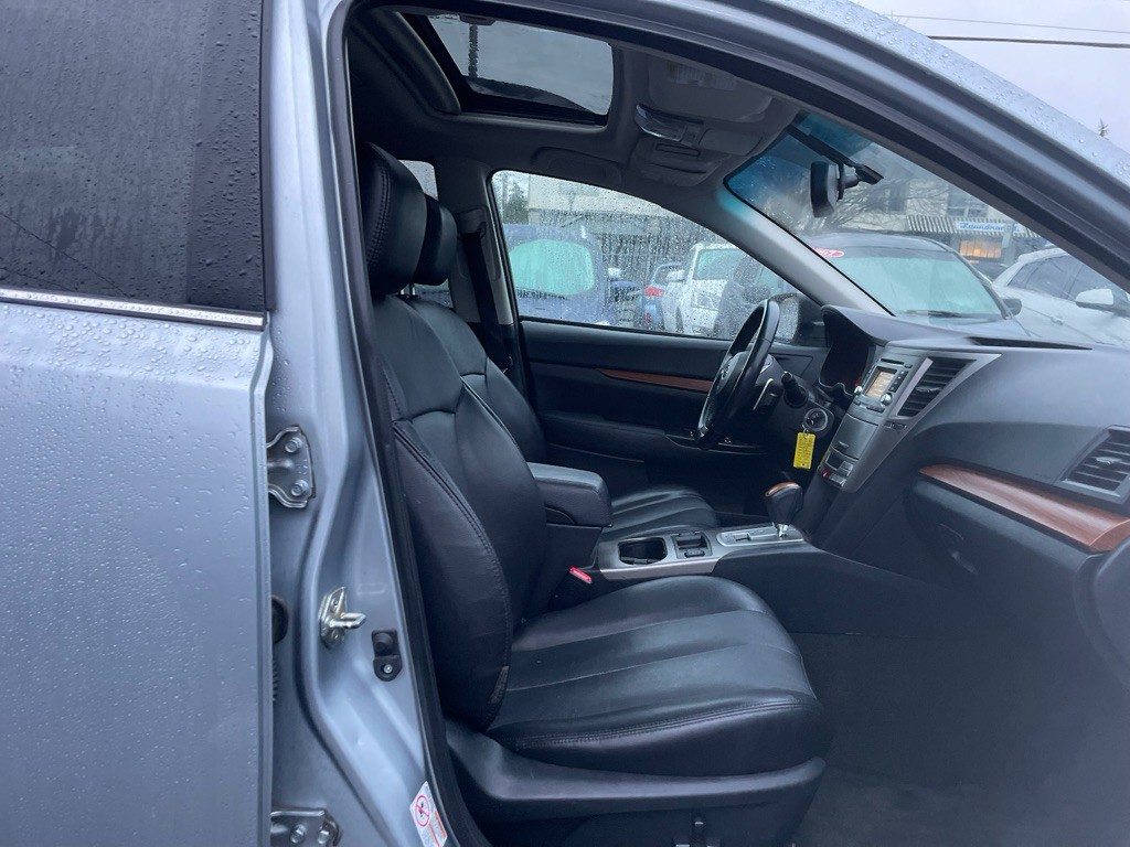 2013 Subaru Outback Image 13