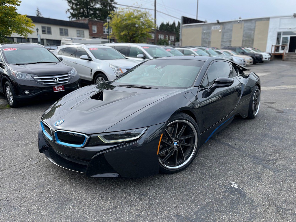 2015 BMW i8 Image 2
