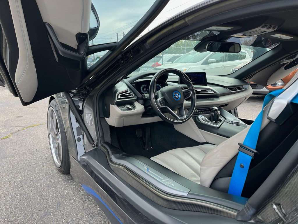 2015 BMW i8 Image 11