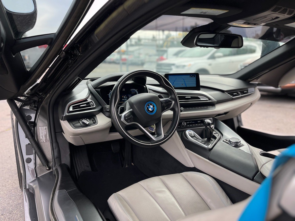 2015 BMW i8 Image 12