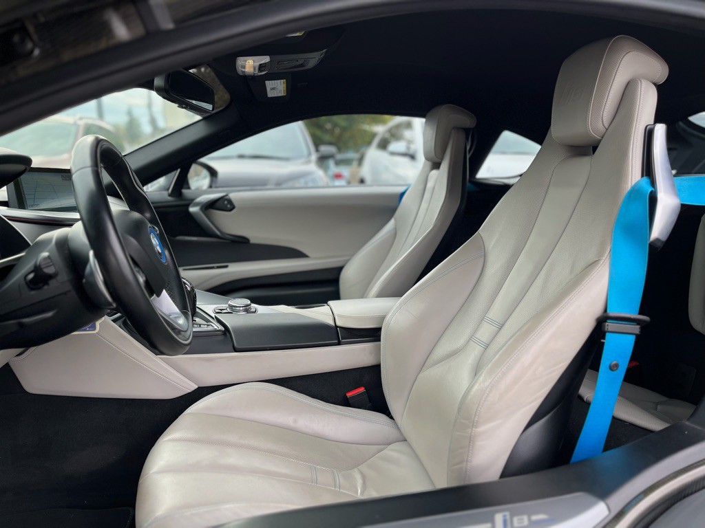 2015 BMW i8 Image 13