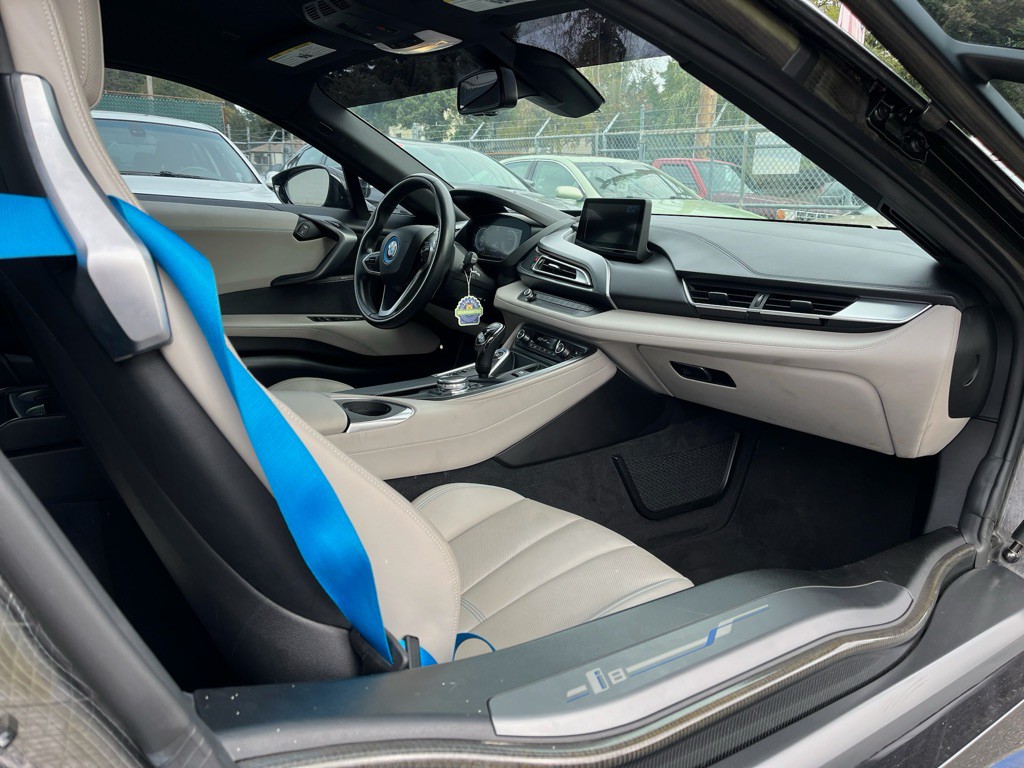 2015 BMW i8 Image 16