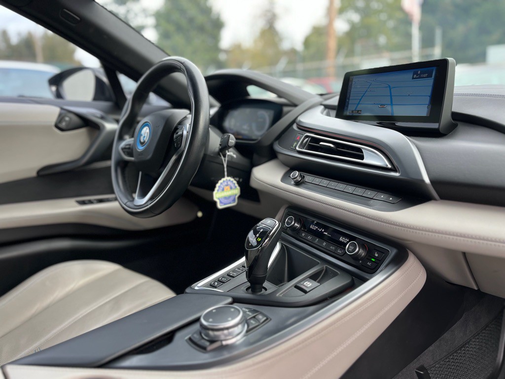 2015 BMW i8 Image 18