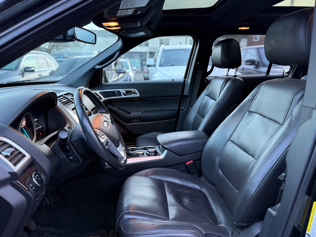 2015 Ford Explorer Image 9