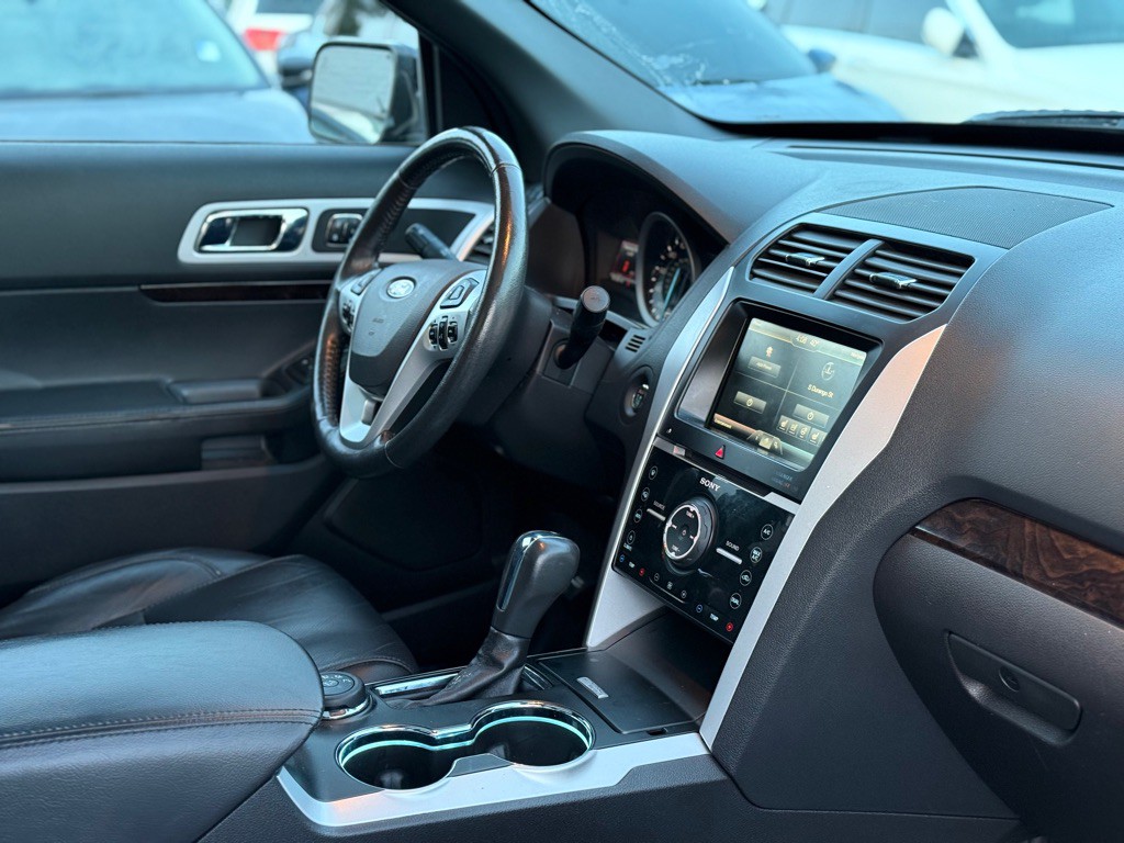 2015 Ford Explorer Image 16