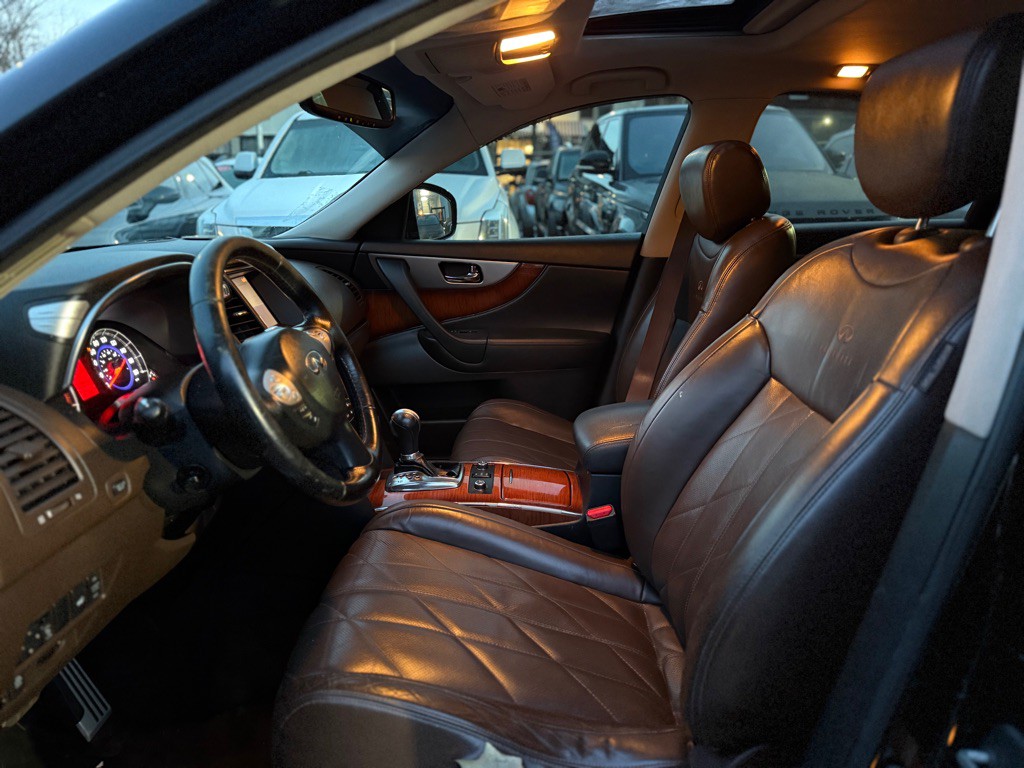 2012 INFINITI FX35 Image 9