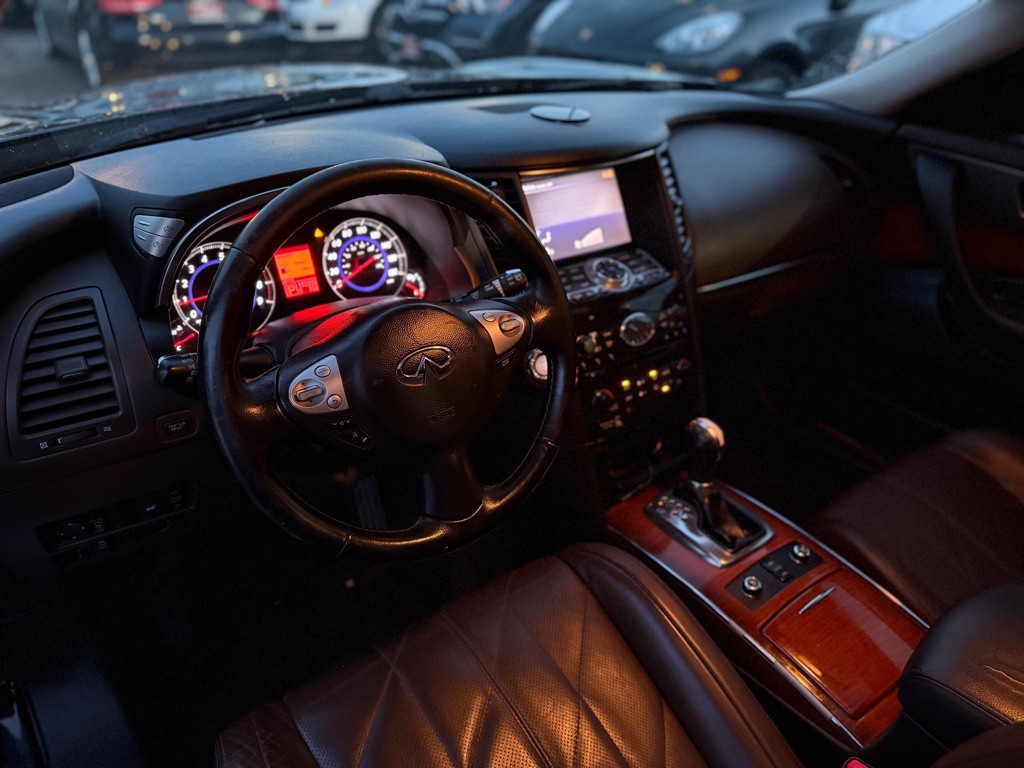 2012 INFINITI FX35 Image 10