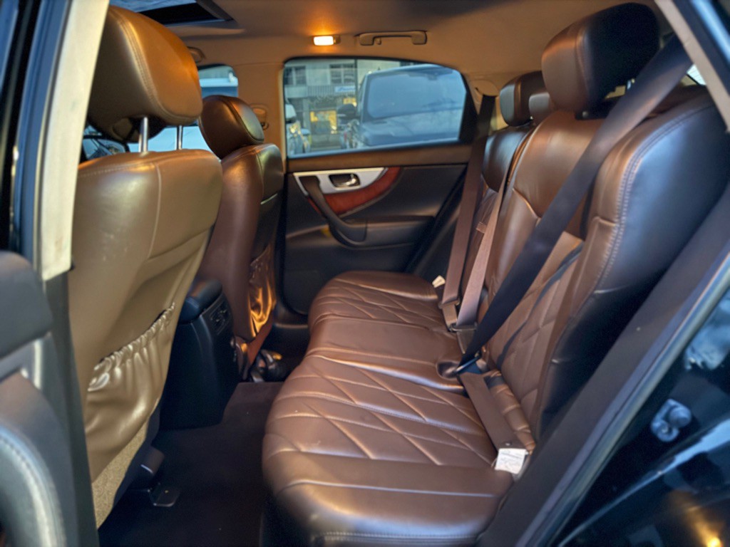 2012 INFINITI FX35 Image 11