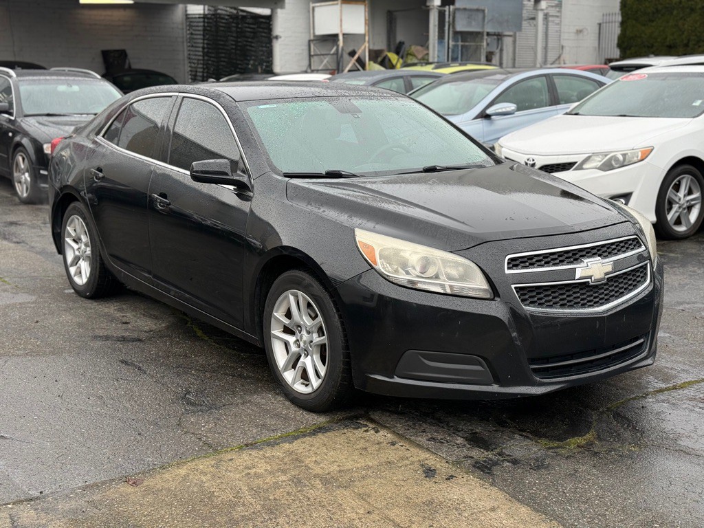 2013 Chevrolet Malibu Image 2