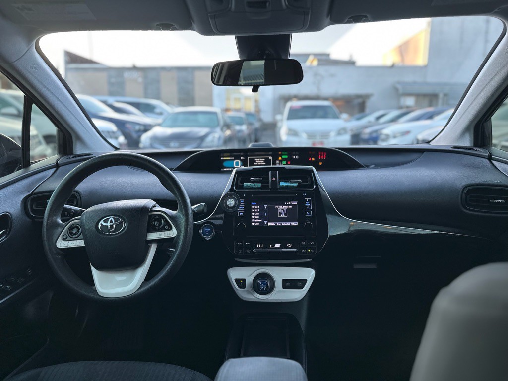 2018 Toyota Prius Image 16