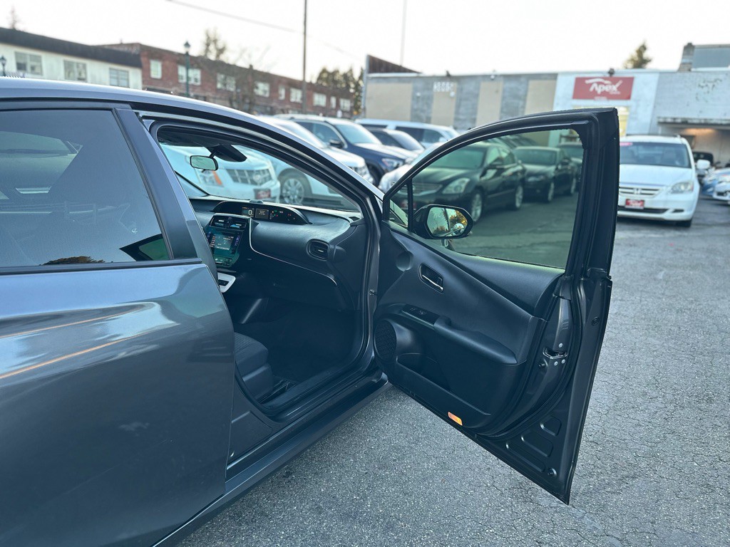 2018 Toyota Prius Image 17