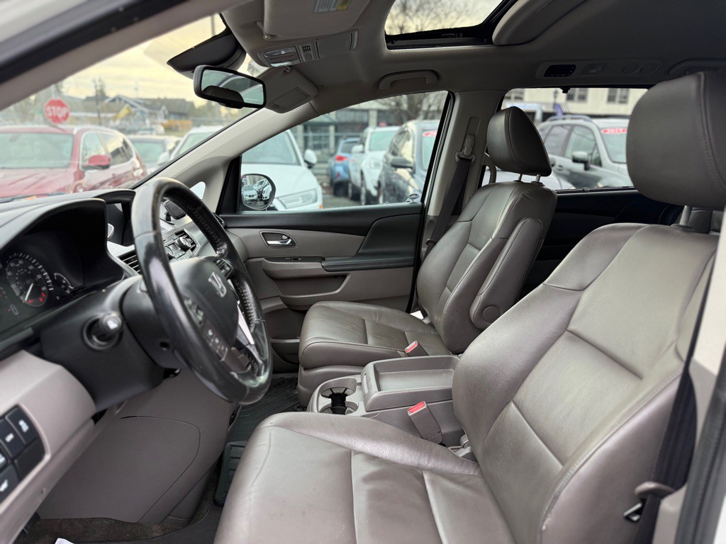 2015 Honda Odyssey Image 9
