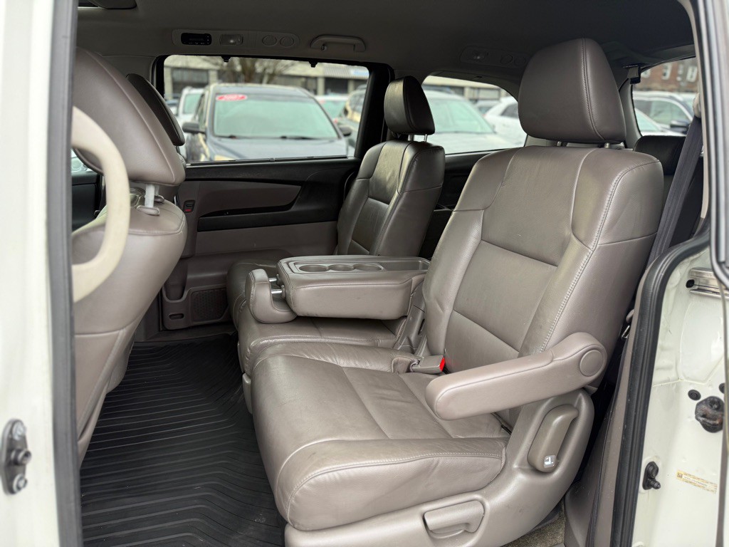 2015 Honda Odyssey Image 11