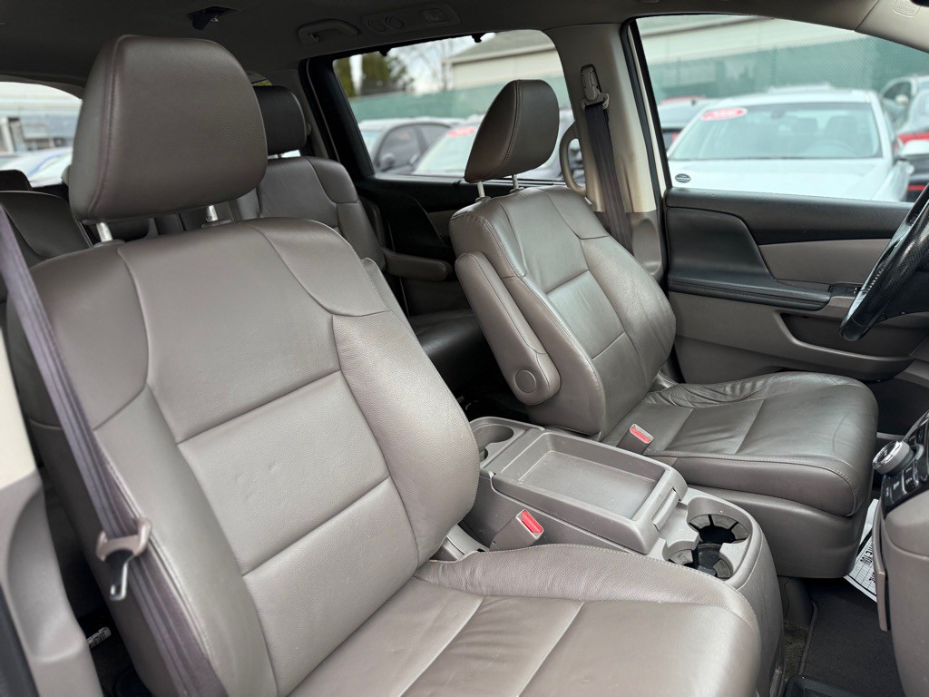 2015 Honda Odyssey Image 16