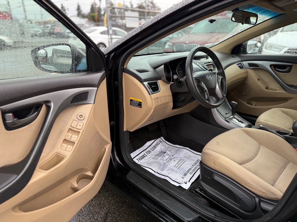 2013 Hyundai Elantra Image 8