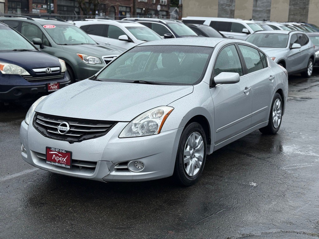 2010 Nissan Altima Image 1
