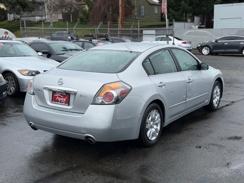 2010 Nissan Altima Image 4