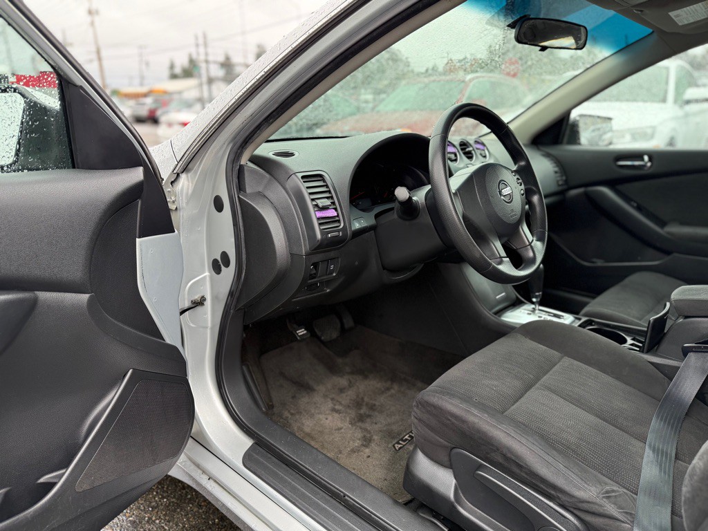 2010 Nissan Altima Image 8