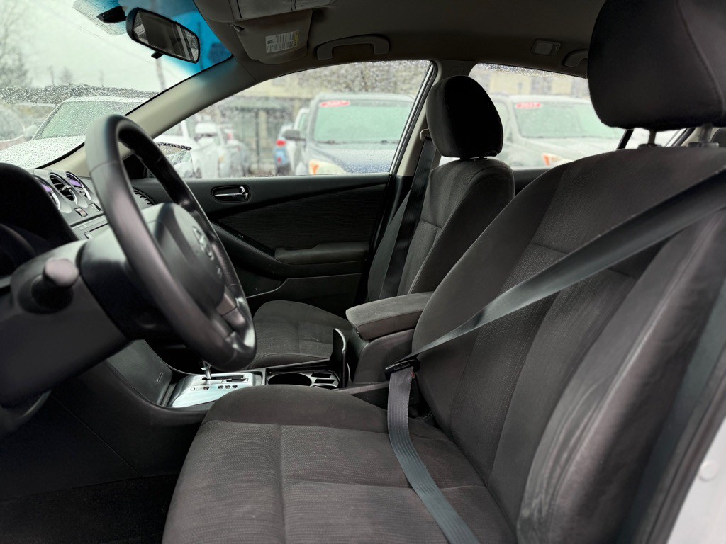 2010 Nissan Altima Image 9