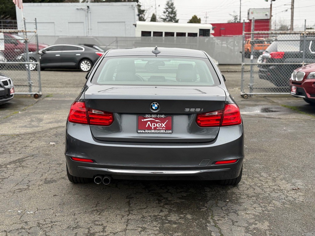 2012 BMW 3 Series Image 6