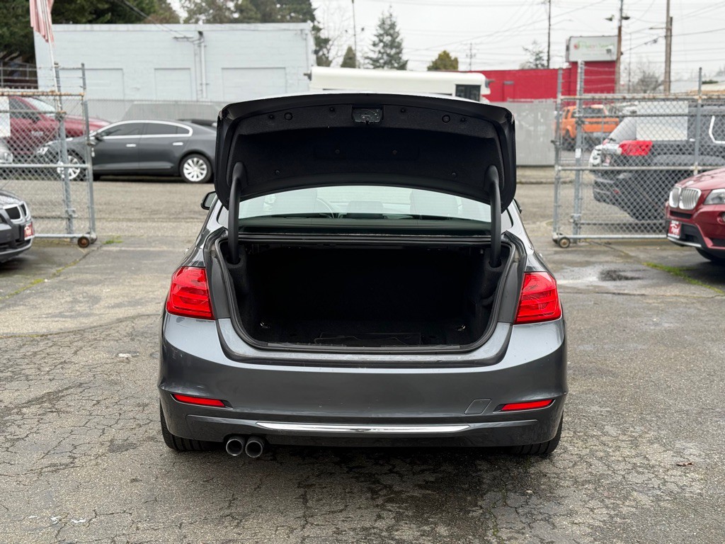 2012 BMW 3 Series Image 7