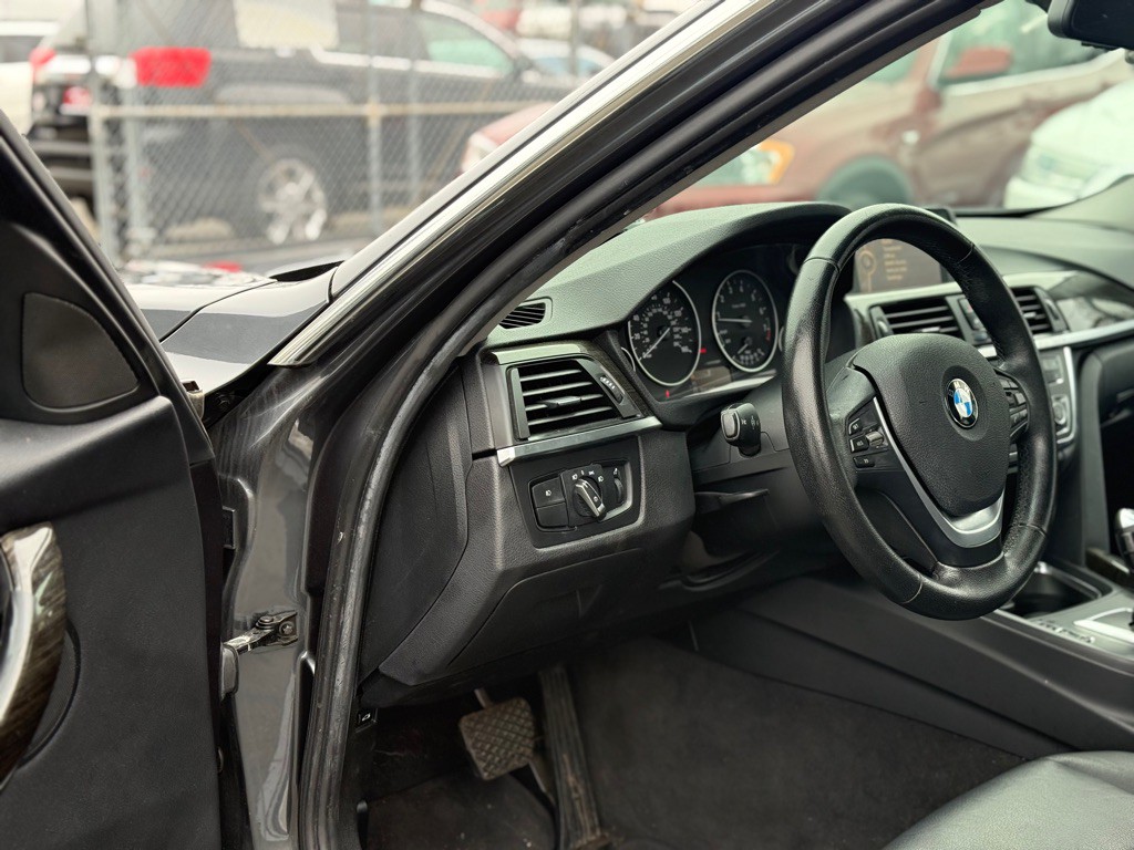 2012 BMW 3 Series Image 8