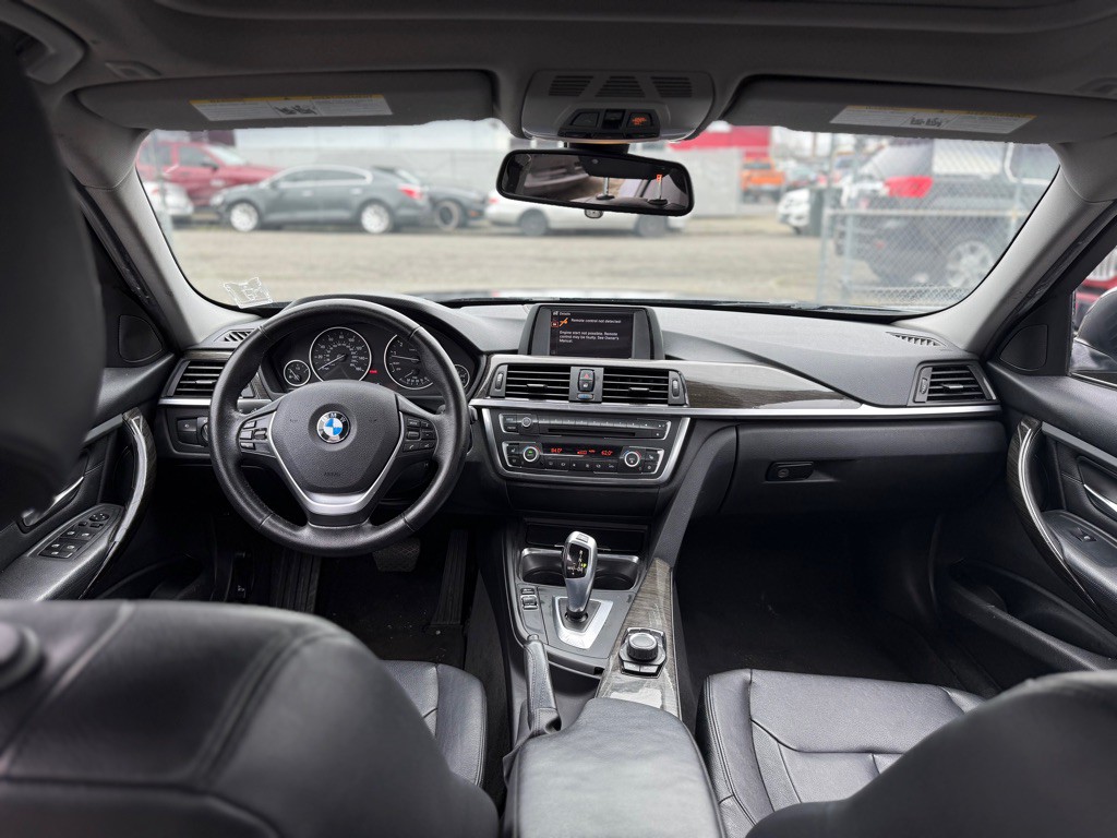 2012 BMW 3 Series Image 12