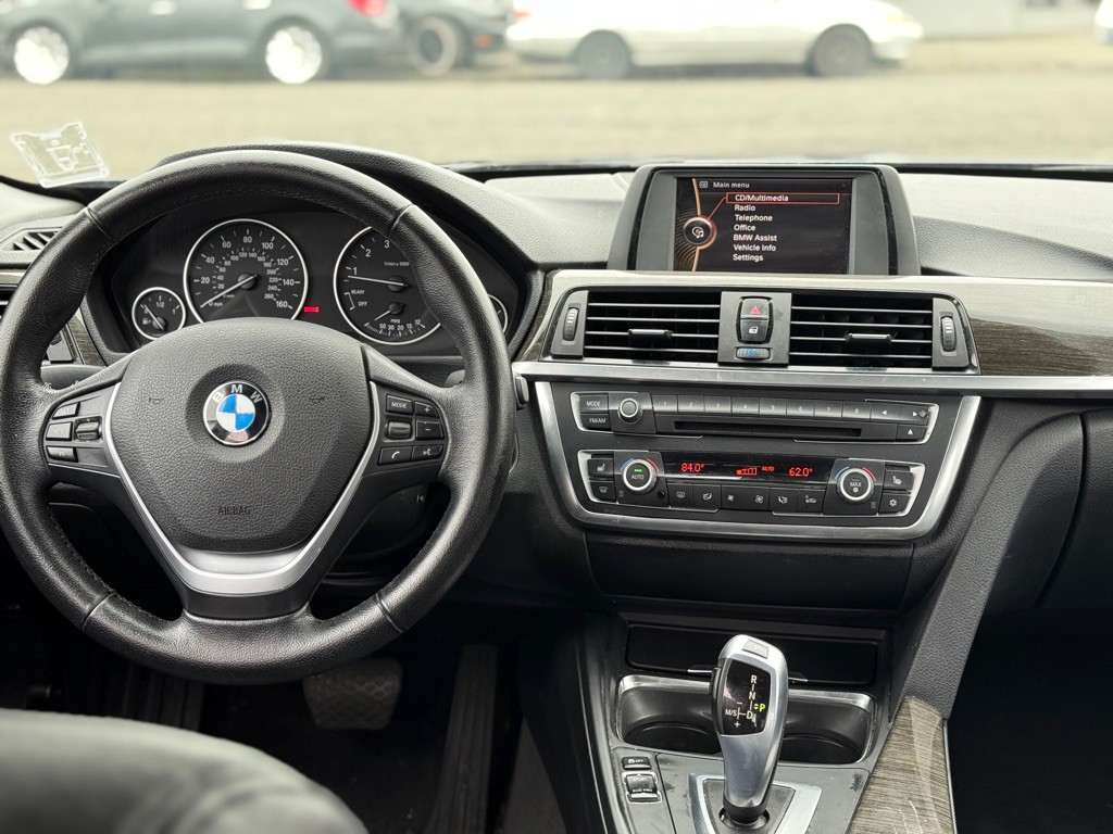 2012 BMW 3 Series Image 13