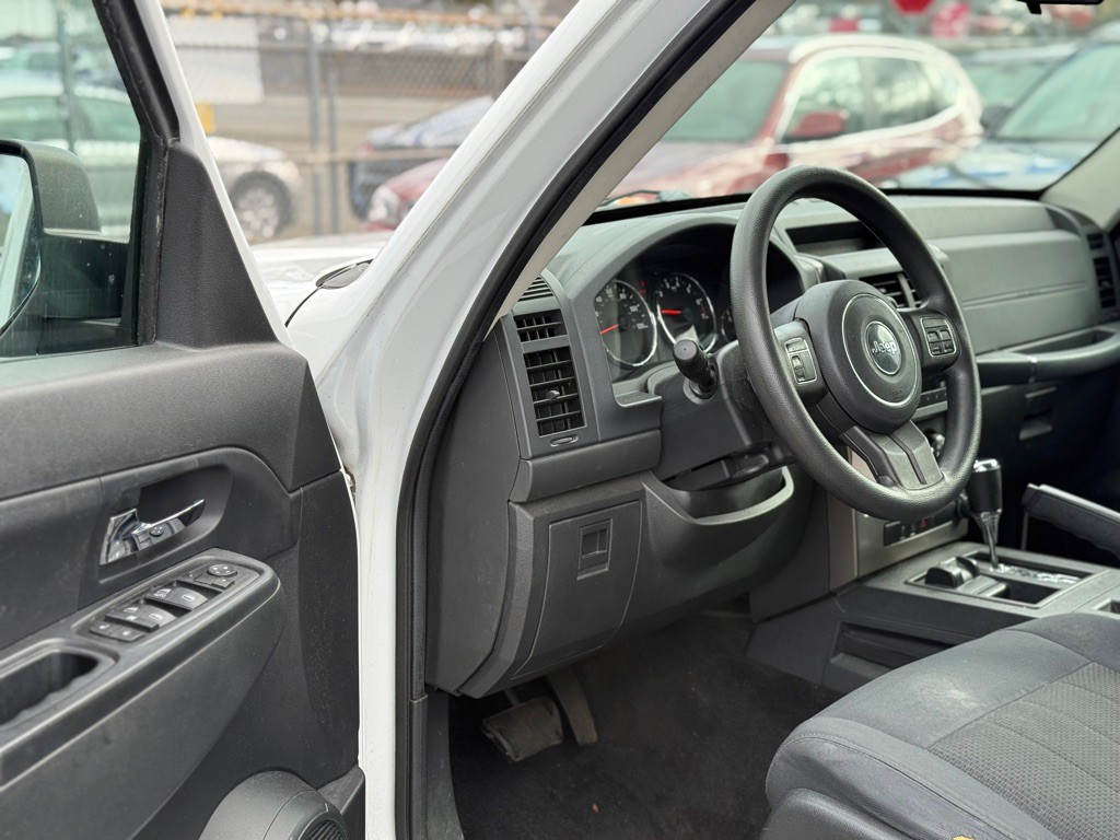 2012 Jeep Liberty Image 8