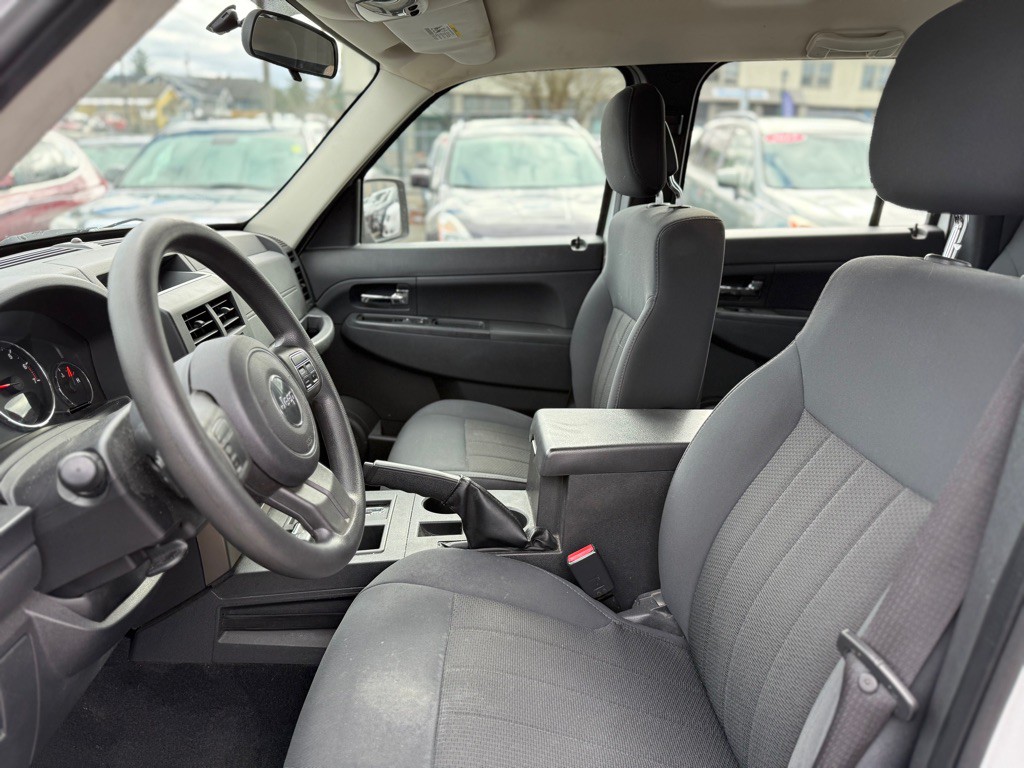 2012 Jeep Liberty Image 9